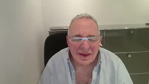 Snapshot of martin_1947 chatting on March 29, 9:59 pm martin_1947 online show from March 29, 9:59 pm