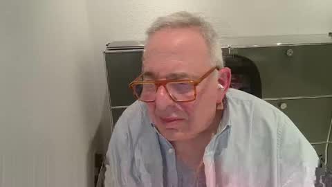 Snapshot of martin_1947 chatting on March 31, 8:53 pm martin_1947 online show from March 31, 8:53 pm