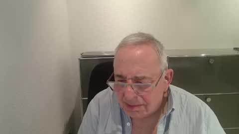 Snapshot of martin_1947 chatting on April 4, 6:38 pm martin_1947 online show from April 4, 6:38 pm