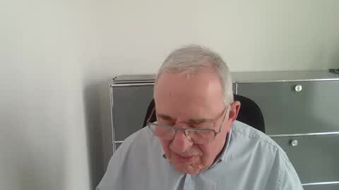 Snapshot of martin_1947 chatting on April 5, 1:52 pm martin_1947 online show from April 5, 1:52 pm