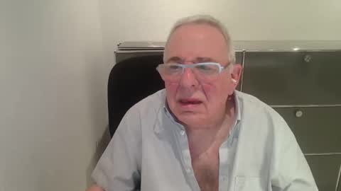 Snapshot of martin_1947 chatting on April 7, 9:48 pm martin_1947 online show from April 7, 9:48 pm