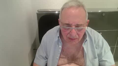 Snapshot of martin_1947 chatting on April 9, 9:53 pm martin_1947 online show from April 9, 9:53 pm