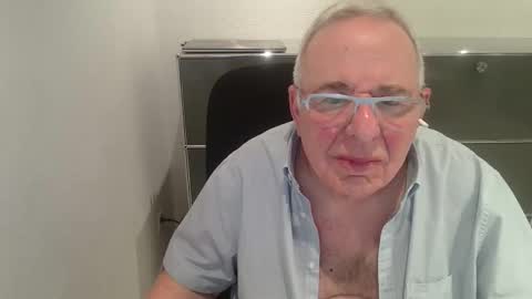 Snapshot of martin_1947 chatting on April 10, 9:30 pm martin_1947 online show from April 10, 9:30 pm
