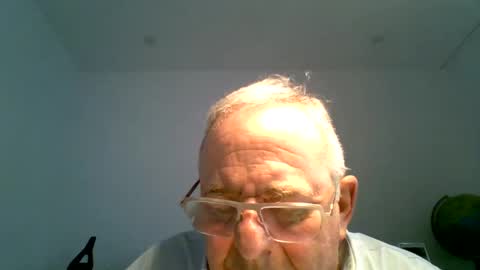 Snapshot of martin_1947 chatting on May 9, 6:35 pm martin_1947 online show from May 9, 6:35 pm