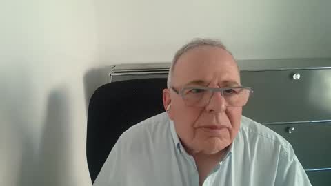 Snapshot of martin_1947 chatting on May 17, 5:31 pm martin_1947 online show from May 17, 5:31 pm