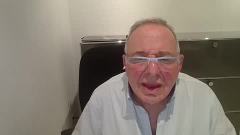 Snapshot of martin_1947 chatting on May 22, 7:30 pm martin_1947 online show from May 22, 7:30 pm