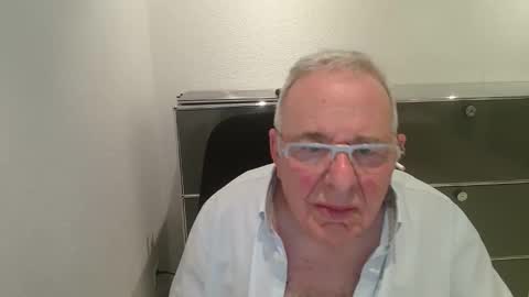 Snapshot of martin_1947 chatting on May 23, 8:46 pm martin_1947 online show from May 23, 8:46 pm