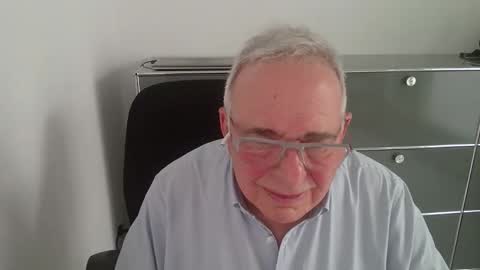 Snapshot of martin_1947 chatting on May 31, 5:31 pm martin_1947 online show from May 31, 5:31 pm