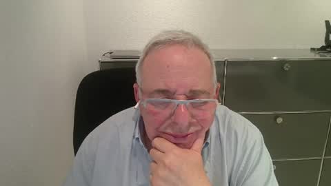 Snapshot of martin_1947 chatting on June 1, 9:05 pm martin_1947 online show from June 1, 9:05 pm