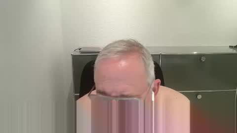 Snapshot of martin_1947 chatting on June 6, 8:24 pm martin_1947 online show from June 6, 8:24 pm