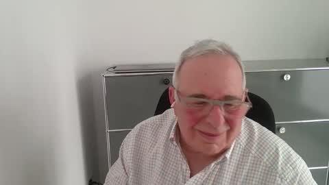 Snapshot of martin_1947 chatting on June 8, 5:46 pm martin_1947 online show from June 8, 5:46 pm