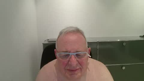 Snapshot of martin_1947 chatting on June 11, 10:08 pm martin_1947 online show from June 11, 10:08 pm