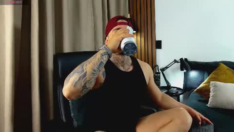 Snapshot of martin_colby05 chatting on June 12, 12:09 am ONLYFANS Sotoandres modelo independiente online show from June 12, 12:09 am