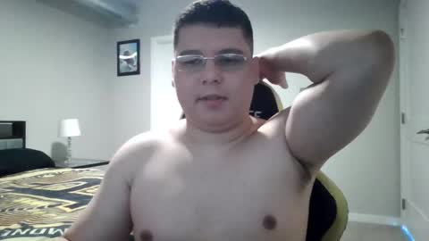 Snapshot of martin_militaryboy chatting on May 25, 8:04 pm martin_militaryboy online show from May 25, 8:04 pm