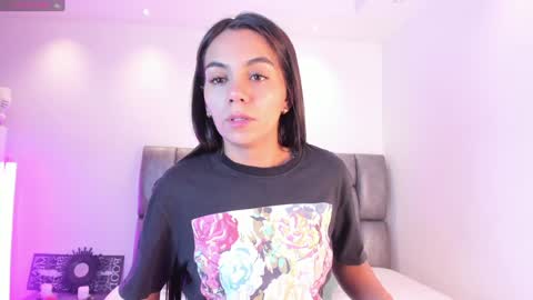 Snapshot of martina_mancinii chatting on December 24, 3:05 am Martina online show from December 24, 3:05 am