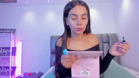 Snapshot of martina_mancinii chatting on January 18, 12:04 pm Martina online show from January 18, 12:04 pm