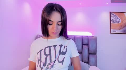 Snapshot of martina_mancinii chatting on February 4, 12:00 pm Martina online show from February 4, 12:00 pm