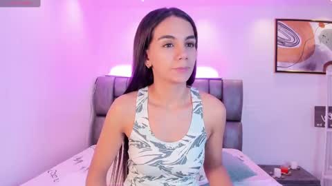 Snapshot of martina_mancinii chatting on February 13, 12:11 pm Martina online show from February 13, 12:11 pm