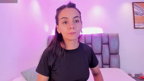 Snapshot of martina_mancinii chatting on February 18, 6:26 pm Martina online show from February 18, 6:26 pm