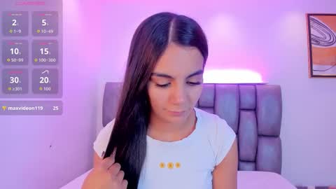 Snapshot of martina_mancinii chatting on December 3, 3:21 pm Martina online show from December 3, 3:21 pm