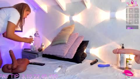 martina mIIler online show from February 8, 1:14 pm