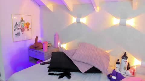 Snapshot of martina_miiller chatting on May 21, 12:01 pm martina mIIler online show from May 21, 12:01 pm
