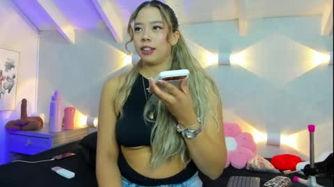 Snapshot of martina_miiller chatting on June 3, 12:08 pm martina mIIler online show from June 3, 12:08 pm