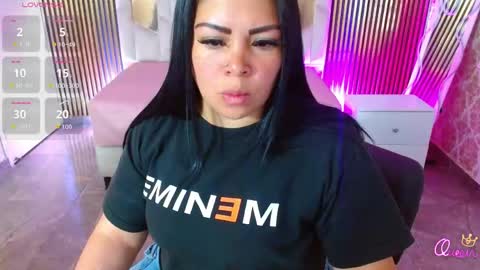 Snapshot of martina_tay chatting on May 22, 3:02 am Hey im martina online show from May 22, 3:02 am