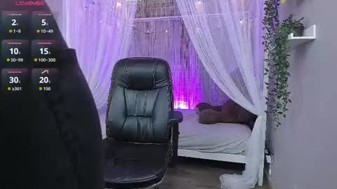 Snapshot of martinaa_rose chatting on July 9, 1:48 pm martinaa_rose online show from July 9, 1:48 pm