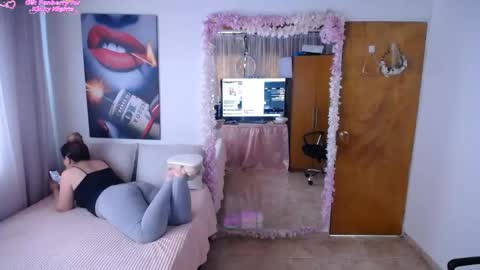 Snapshot of martiniella chatting on May 7, 8:58 pm Antonella Martini online show from May 7, 8:58 pm