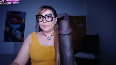 Snapshot of martiniella chatting on June 11, 12:32 am Antonella Martini online show from June 11, 12:32 am