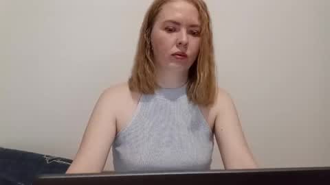 Snapshot of mary318875 chatting on April 4, 5:16 am mary318875 online show from April 4, 5:16 am