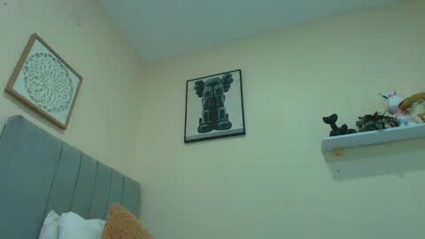 Snapshot of mary_cute9 chatting on May 28, 12:02 pm mary_cute9 online show from May 28, 12:02 pm