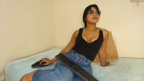 Snapshot of mary_cute9 chatting on June 24, 12:04 pm mary_cute9 online show from June 24, 12:04 pm