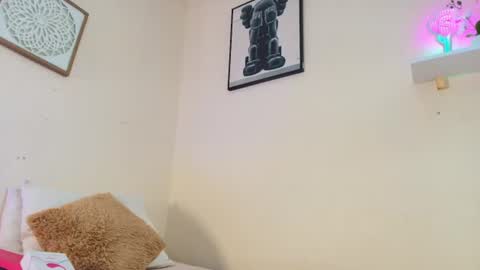 Snapshot of mary_cute9 chatting on July 2, 12:33 pm mary_cute9 online show from July 2, 12:33 pm