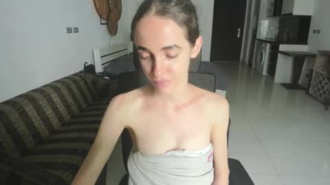 Snapshot of mary_janee__ chatting on October 25, 6:21 am Mary Jane online show from October 25, 6:21 am