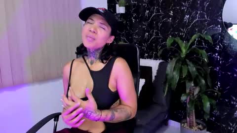 Snapshot of mary_rabbit chatting on October 22, 3:07 am M A R Y online show from October 22, 3:07 am