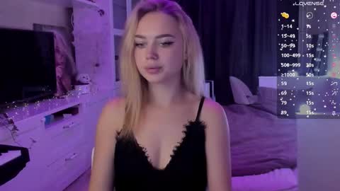 Snapshot of mary_romance chatting on September 10, 5:35 pm Mary online show from September 10, 5:35 pm