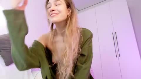 Snapshot of mary_shiota chatting on June 13, 9:07 am HelIo Everyone Im MaryWelcome to my room and lets have a good time together with me online show from June 13, 9:07 am