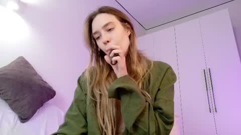 Snapshot of mary_shiota chatting on June 18, 8:02 pm HelIo Everyone Im MaryWelcome to my room and lets have a good time together with me online show from June 18, 8:02 pm