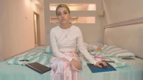 Snapshot of marya442004 chatting on September 23, 9:29 pm marya442004 online show from September 23, 9:29 pm