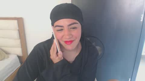 Snapshot of maryam_arabicmilk chatting on March 5, 2:12 pm maryam_arabicmilk online show from March 5, 2:12 pm