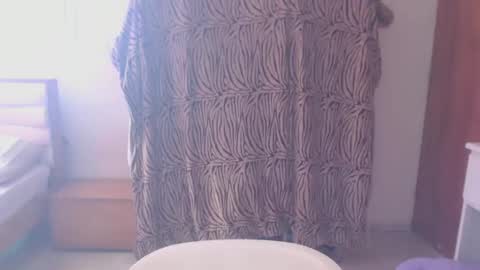 Snapshot of maryam_arabicmilk chatting on November 22, 3:22 pm maryam_arabicmilk online show from November 22, 3:22 pm