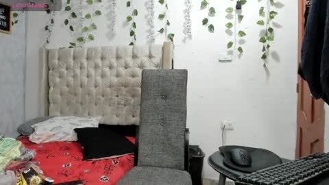Marycurvy online show from June 4, 8:26 pm