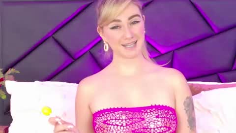Snapshot of marydeniro chatting on July 22, 8:00 pm online show from July 22, 8:00 pm