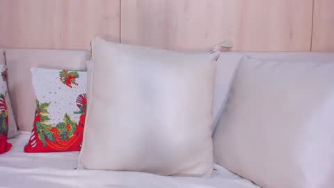 Snapshot of maryevans_ chatting on December 21, 3:42 pm online show from December 21, 3:42 pm