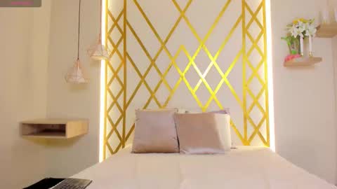   online show from March 17, 12:30 pm