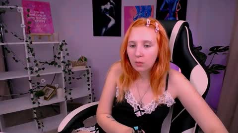 Snapshot of marylanee chatting on October 8, 3:48 am Mary online show from October 8, 3:48 am