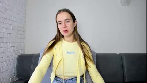 Snapshot of marylee_21 chatting on November 18, 9:36 am Mari online show from November 18, 9:36 am