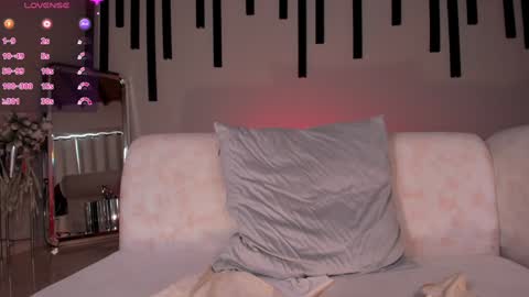 Snapshot of marylewis_ chatting on January 8, 5:37 pm Mary online show from January 8, 5:37 pm